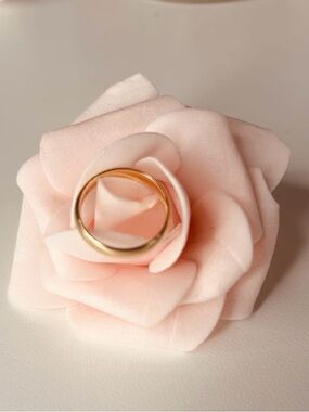 Classic 14k  yellow Gold Women’s Band Ring.
